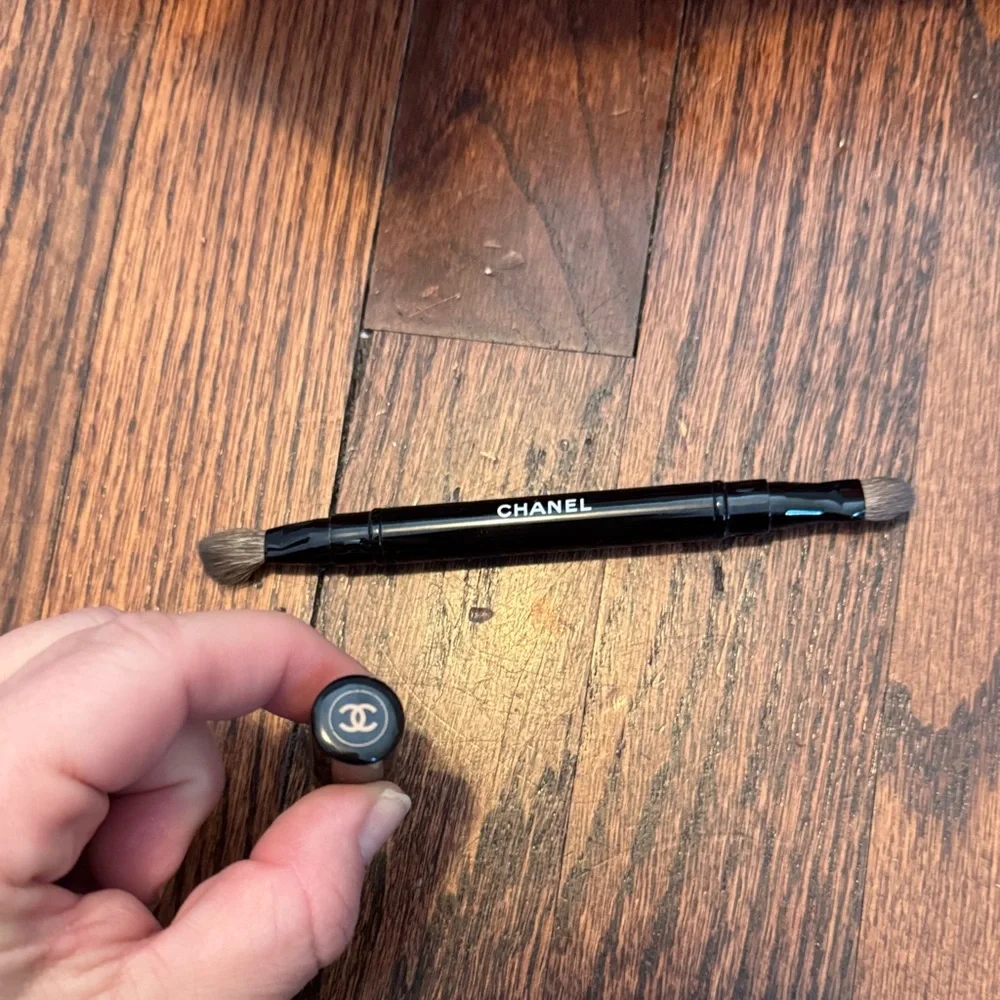 CHANEL Dual-Ended Makeup Brush - Black and Brown - Picture 2 of 2